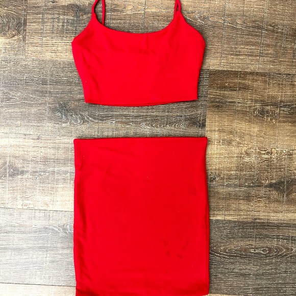 Gorgeous deep red crop top and skirt set - Picture 4 of 5